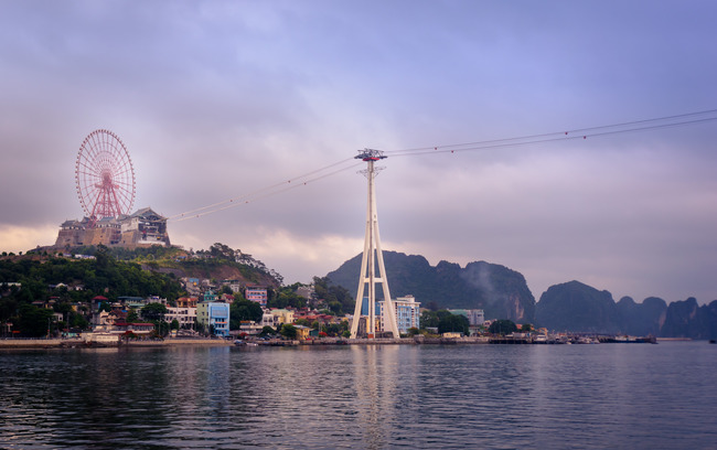 An der Halong-Bucht steht mit 188,88 Metern Höhe die grösste Seilbahnstütze der Welt